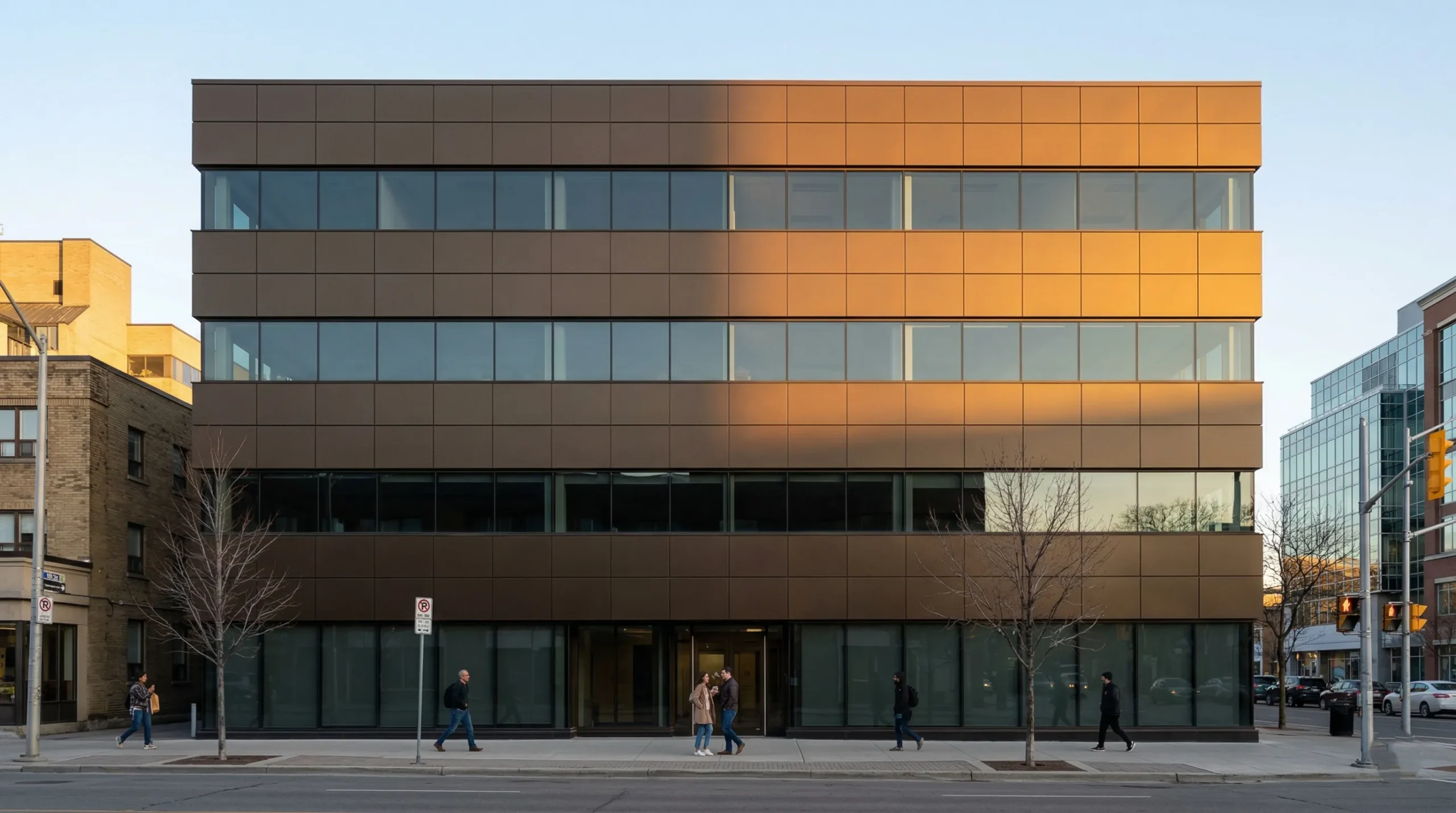 Immeuble de bureaux revêtu d'aluminium bronze, neuf et rénovation