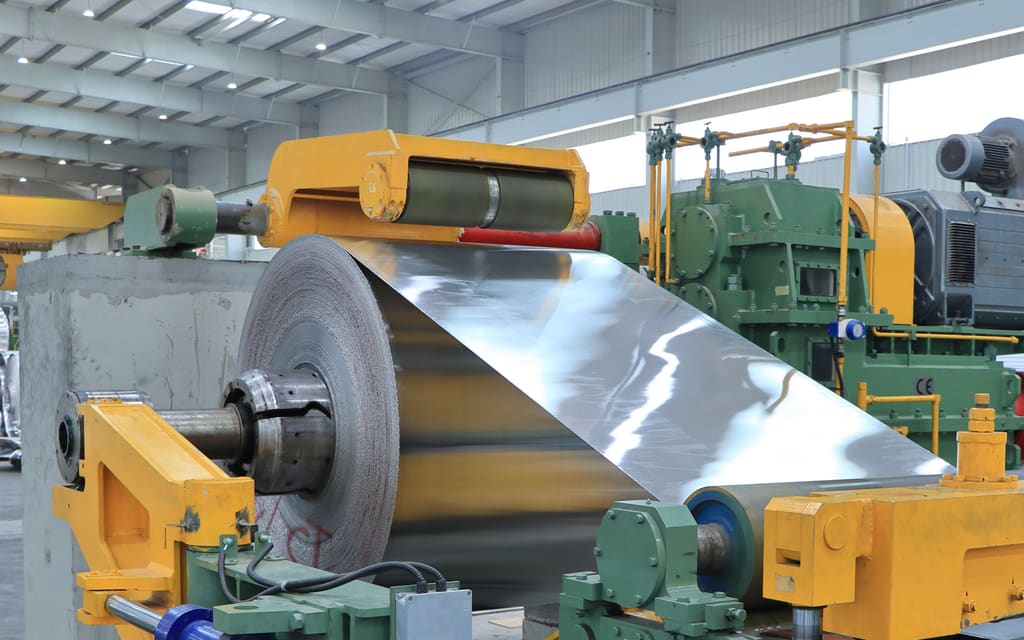 Aluminum coil unwinding with the strip running through a yellow and green processing line